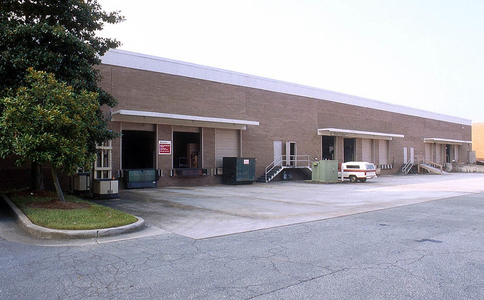 More Photos Of 6796 Jimmy Carter Blvd, Peachtree Corners Warehouse For Lease