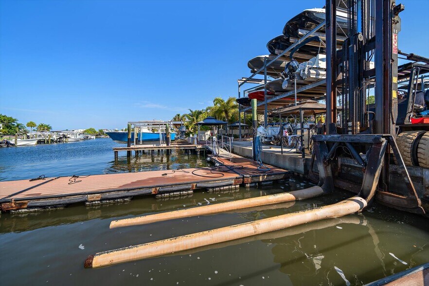 More Photos Of 2400 Bayshore Blvd, Dunedin Marina For Sale