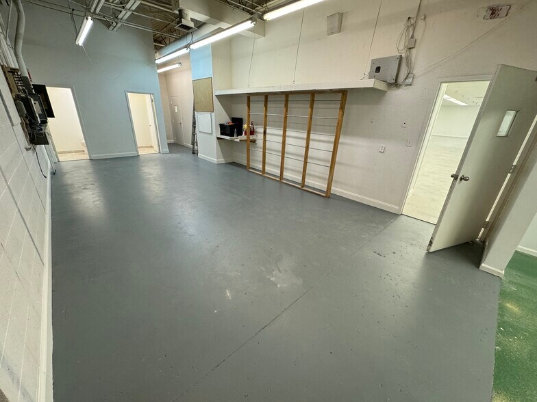 More Photos Of 1657 Cassopolis St, Elkhart Freestanding For Lease