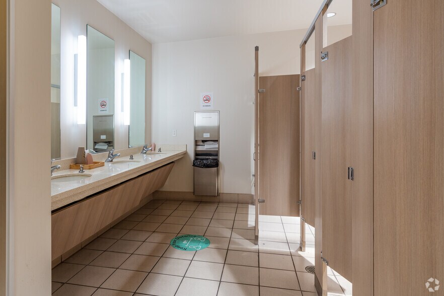 More Photos Of 3120 Scott Blvd, Santa Clara Research And Development For Lease