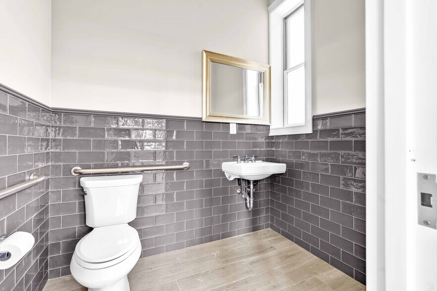 More Photos Of 405-407 Gates Ave, Brooklyn Loft Creative Space For Sale