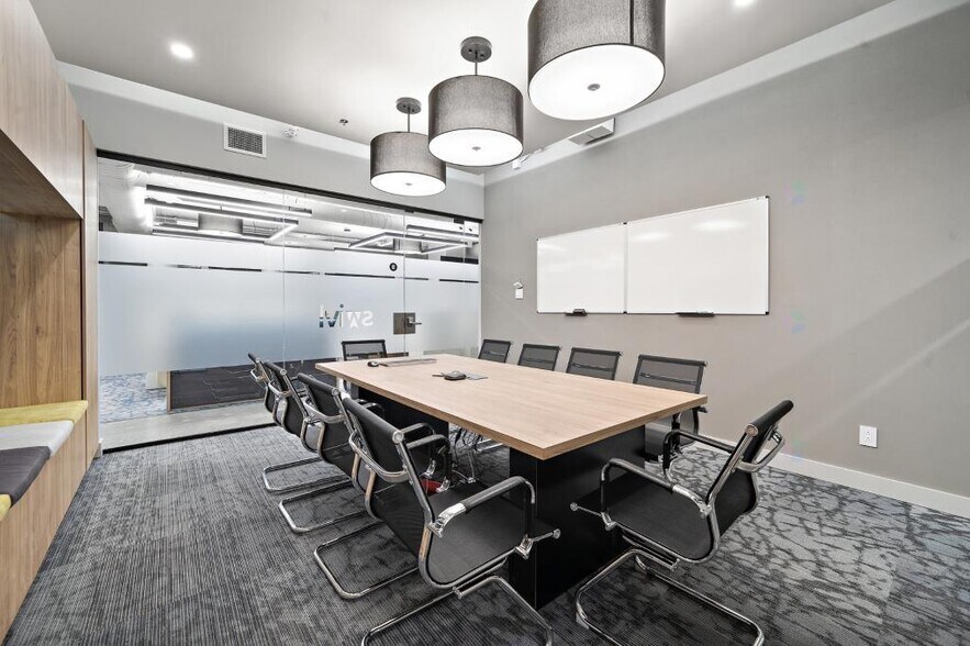 More Photos Of 4950 Ch Queen-Mary, Montréal Coworking Space