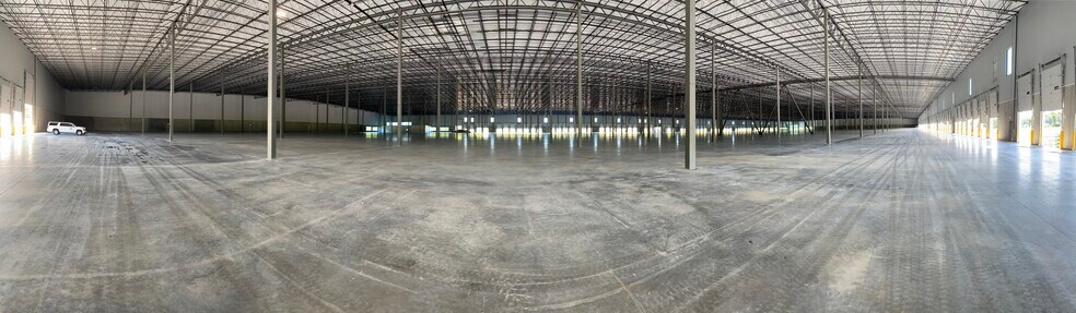 More Photos Of 1000 Commerce Center Dr, Elkton Distribution For Lease