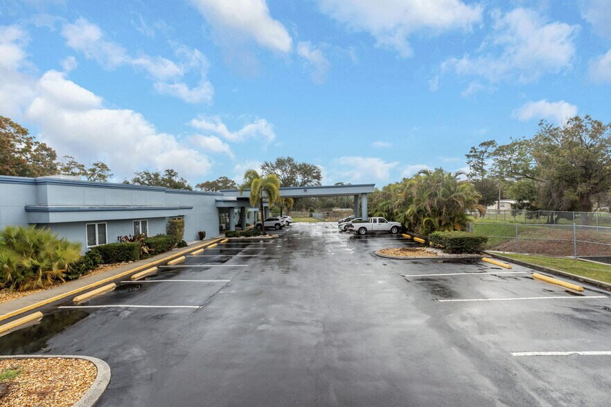 More Photos Of 7641 66th St N, Pinellas Park Medical For Sale