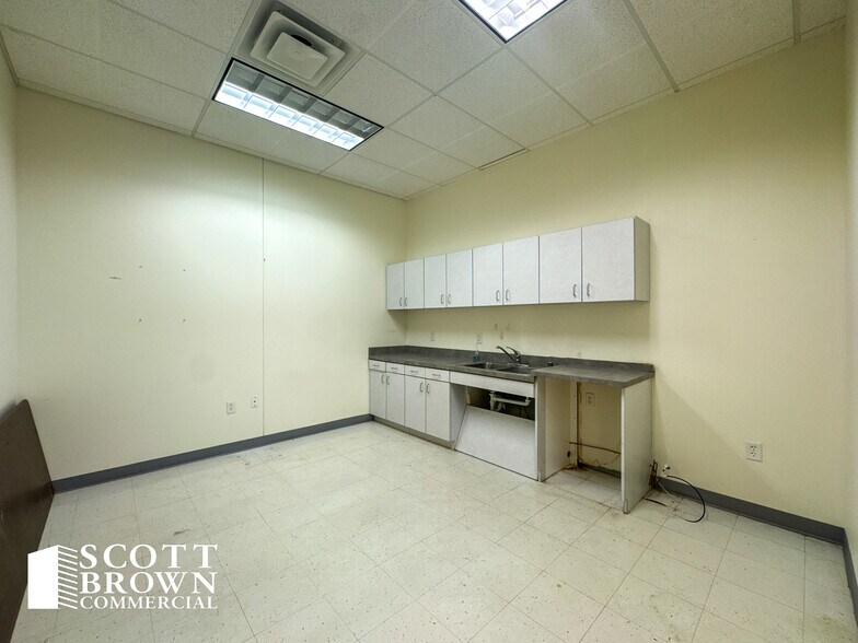 More Photos Of 3317 Essex Dr, Richardson Research And Development For Lease