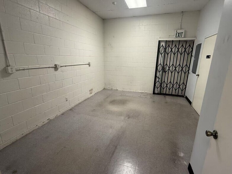 More Photos Of 110-180 Mountain Ave, Upland Unknown For Lease
