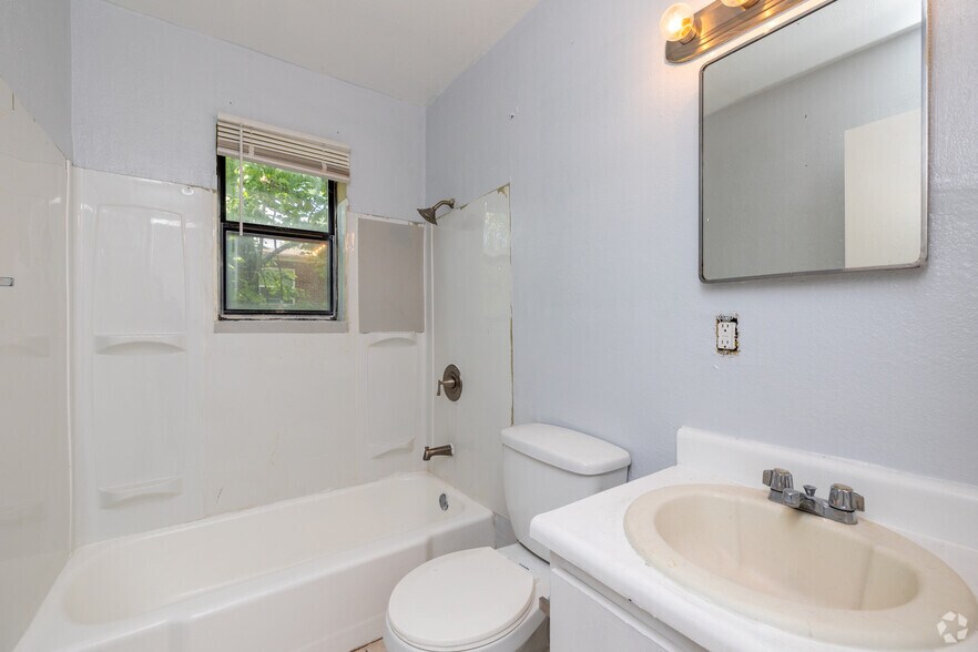 More Photos Of 8208 Troost Ave, Kansas City Apartments For Sale