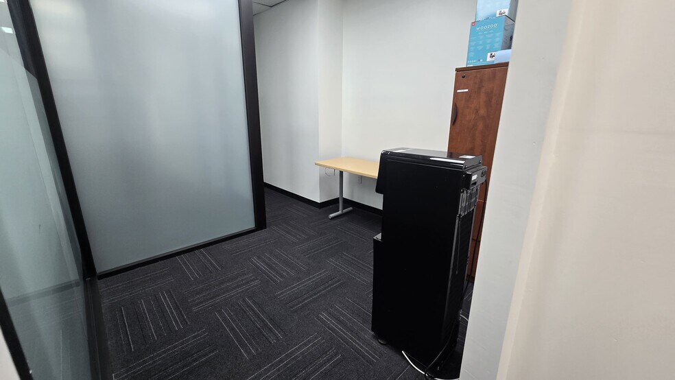 More Photos Of 2300 Marcus Ave, New Hyde Park Warehouse For Lease