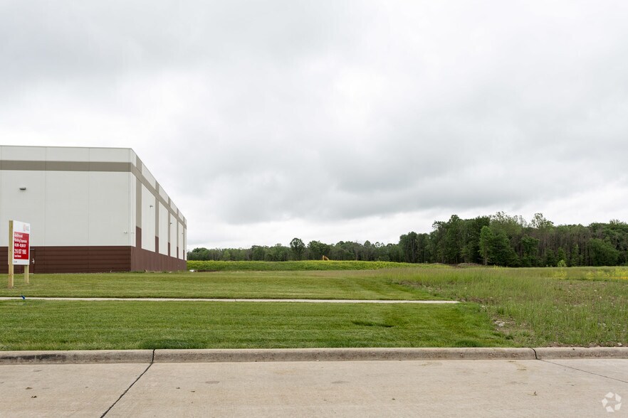 More Photos Of 42500 Victory Pky, Glenwillow Manufacturing For Lease