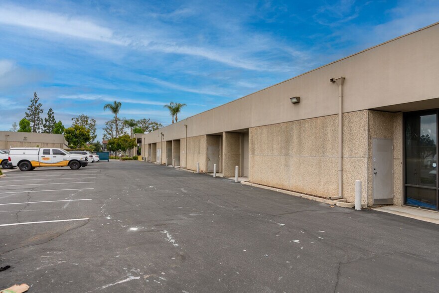 More Photos Of 1717-1745 W Orangewood Ave, Orange Office For Sale