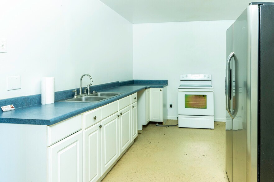 More Photos Of 124 Chestnut St, Pulaski General Retail For Sale