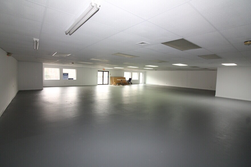 More Photos Of 2002 Rt-31, Clinton Township Unknown For Lease