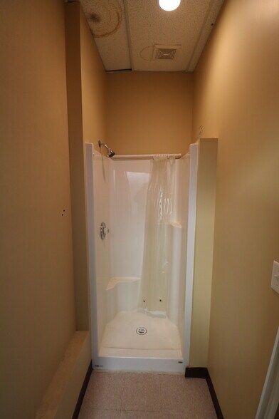 More Photos Of 10008-10022 167 St NW, Edmonton Showroom For Sale