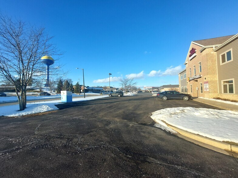 More Photos Of 435 Village Walk Ln, Johnson Creek Office For Lease