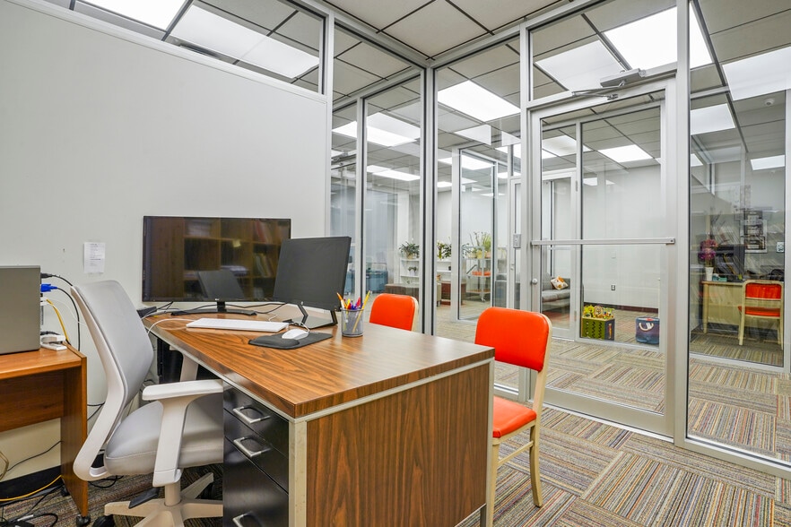 More Photos Of 283 N Broad St, Elizabeth Freestanding For Lease