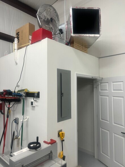 More Photos Of 1220 Huffstetler Dr, Eustis Warehouse For Lease