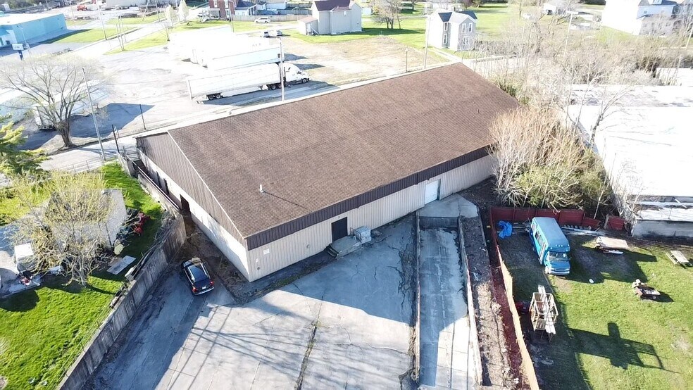 More Photos Of 165 E Circular St, Lima Warehouse For Lease