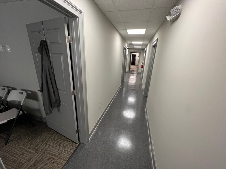More Photos Of 321 Marble Mill Rd NW, Marietta Coworking Space