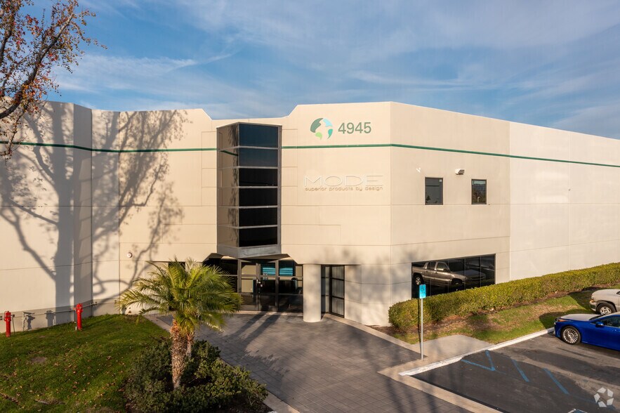 More Photos Of 4935-4945 E Hunter Ave, Anaheim Manufacturing For Lease