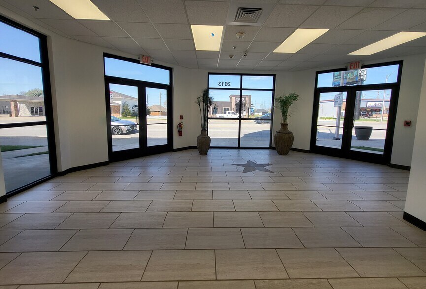 More Photos Of 2613 Main St, Joplin Medical For Sale