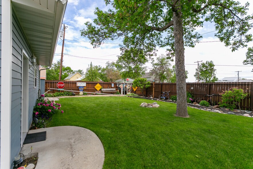 More Photos Of 313 1st Ave, Laurel Office For Sale