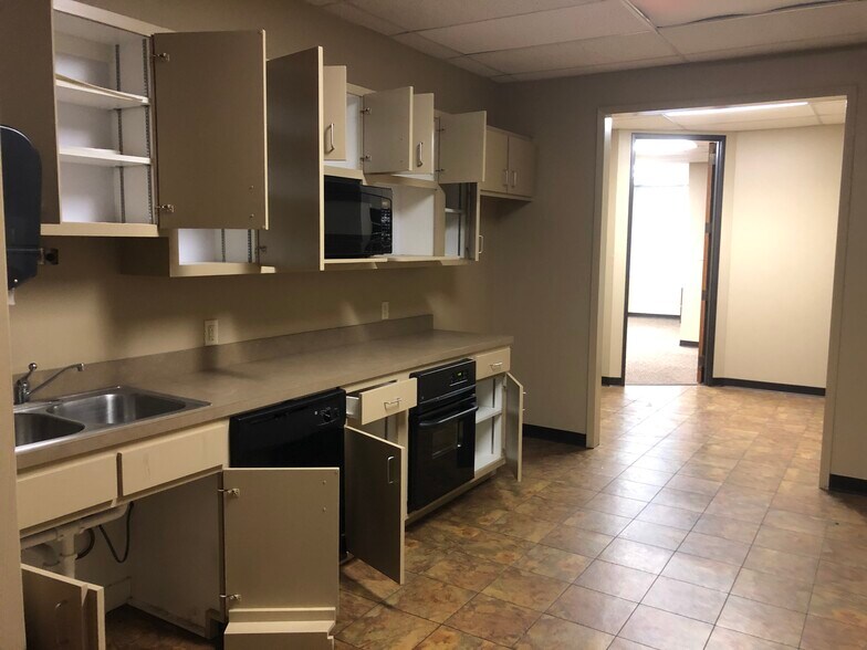 More Photos Of 3029 S Sherwood Forest Blvd, Baton Rouge Loft Creative Space For Lease