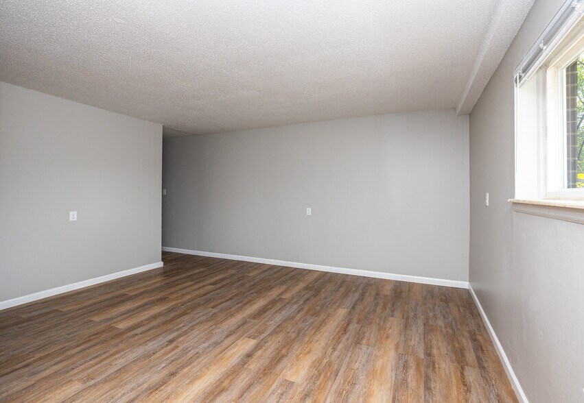 More Photos Of 108 NW 63rd St, Kansas City Apartments For Sale
