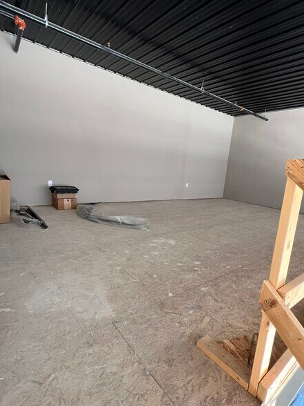 More Photos Of 17725 Motor District Cir, Carmel Showroom For Sale