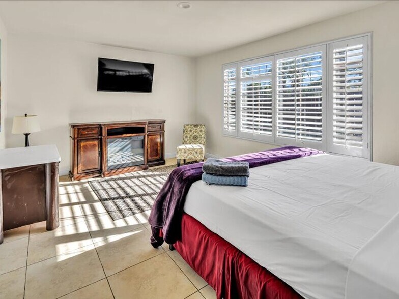 More Photos Of 535 S Warm Sands Dr, Palm Springs Hotel For Sale