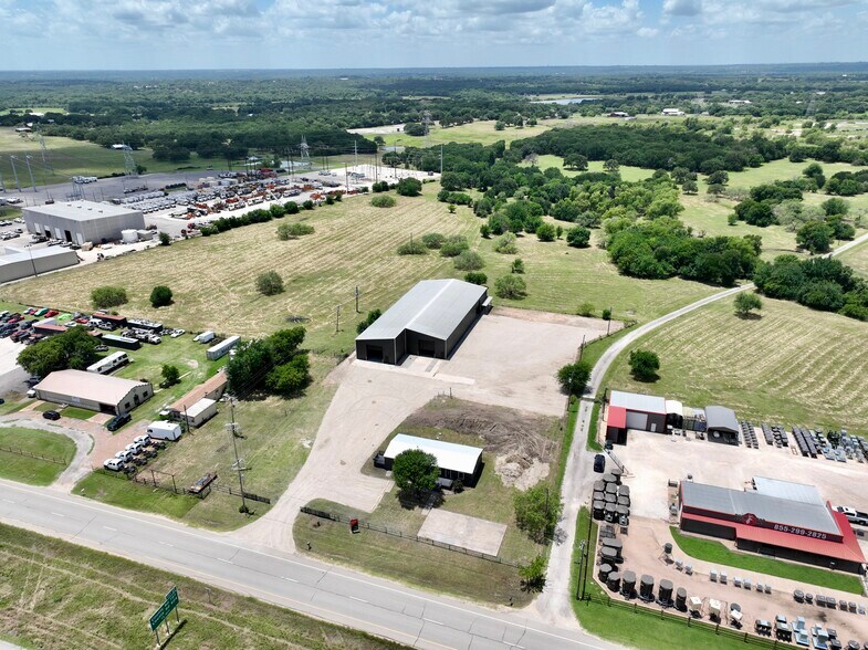 More Photos Of 4528 S Interstate 35, Alvarado Warehouse For Lease