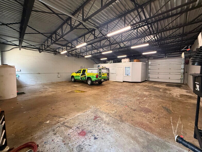 More Photos Of 2882 Mill St, Mobile Warehouse For Sale