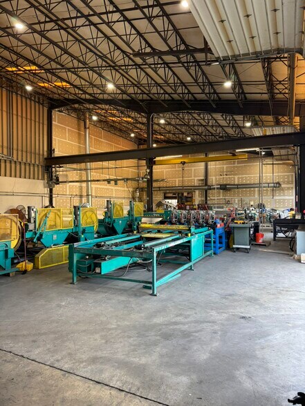 More Photos Of 520 Jack Enders Blvd, Berryville Flex For Lease