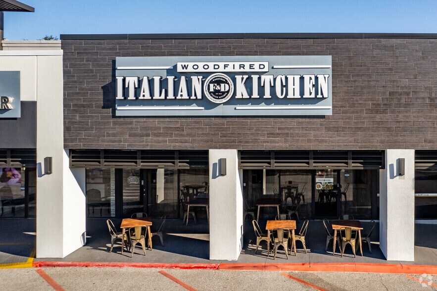 More Photos Of 1905-1999 Aloma Ave, Winter Park General Retail For Lease