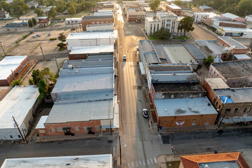 More Photos Of 519 E Goliad Ave, Crockett Storefront For Sale