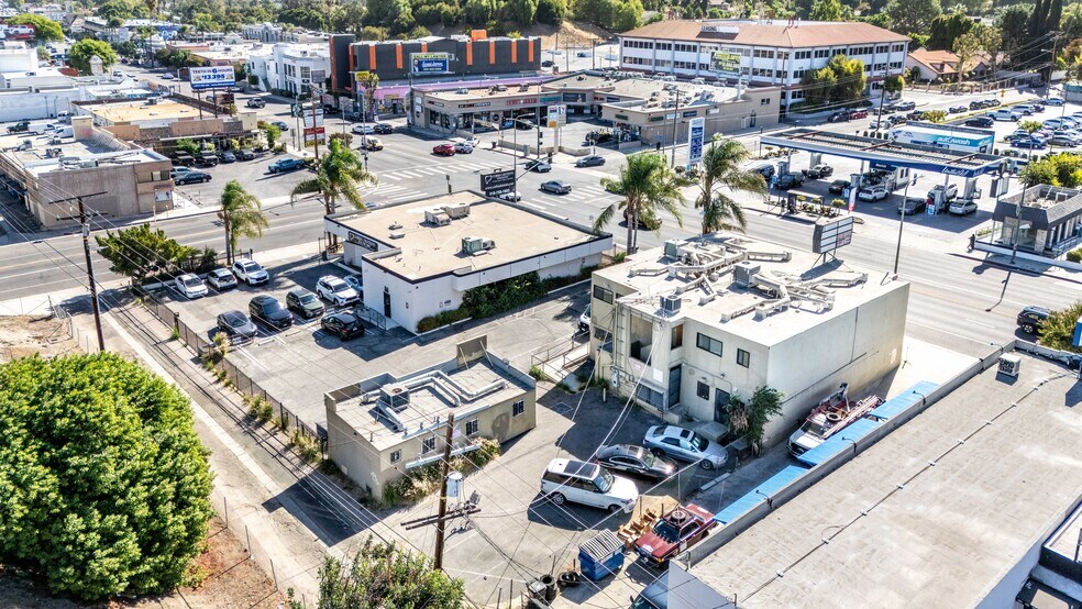 More Photos Of 19709 Ventura Blvd, Woodland Hills Office For Sale