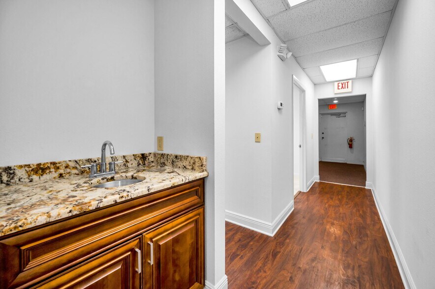 More Photos Of 4021 Central Ave, Saint Petersburg Medical For Lease