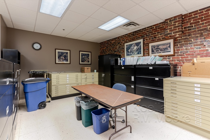 More Photos Of 17 Market Sq, Knoxville Storefront Retail Office For Sale