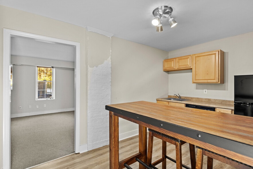 More Photos Of 90 E Moreno St, Buford Office Residential For Sale