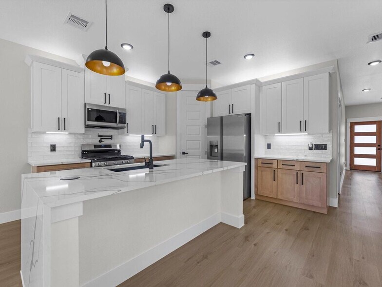 More Photos Of 1030 Reverend B J Lewis dr, Houston Apartments For Sale