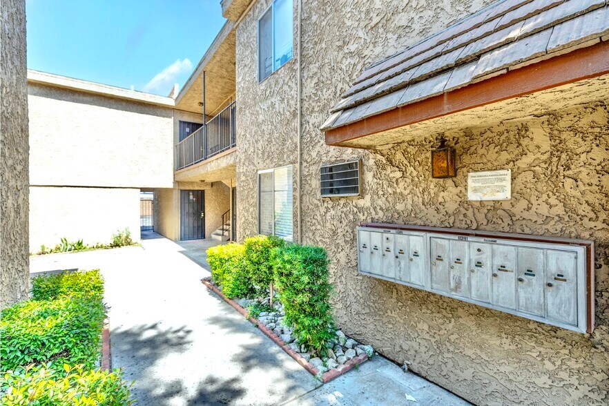 More Photos Of 11341 Victory Blvd, North Hollywood Apartments For Sale