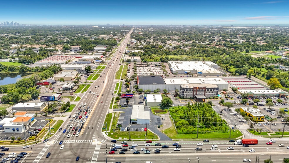 More Photos Of 8338 N Dale Mabry Hwy, Tampa Showroom For Sale