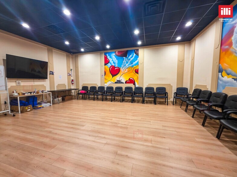 More Photos Of 18551 Ventura Blvd, Tarzana Storefront For Lease