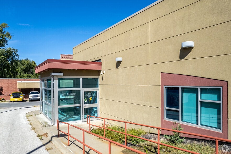 More Photos Of 501 Oak St, Leavenworth Medical For Lease