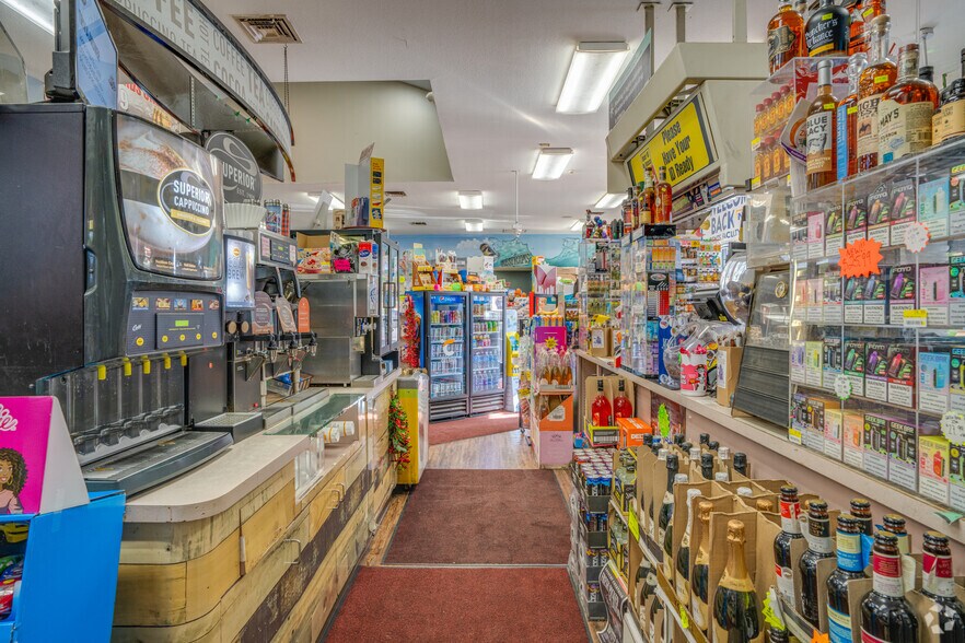 More Photos Of 2325 S Woodlands Village Blvd, Flagstaff Service Station For Sale