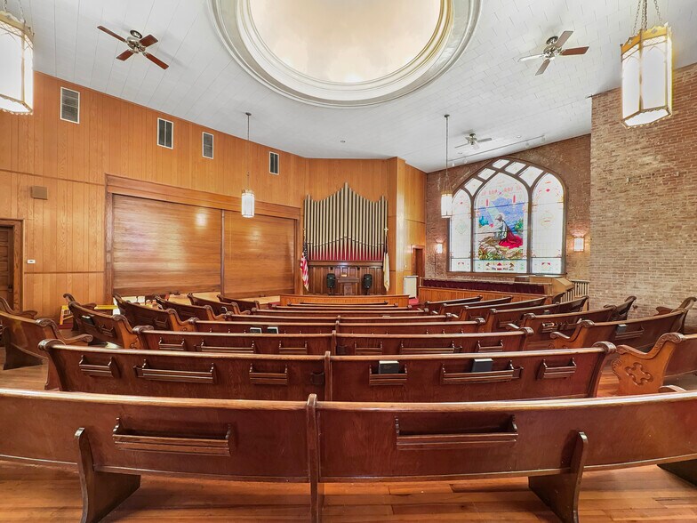 More Photos Of 537 S Maple St, French Lick Religious Facility For Sale