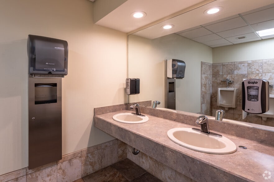 More Photos Of 35 Corporate Dr, Trumbull Medical For Lease