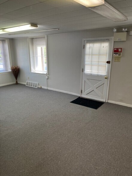 More Photos Of 462 Germantown Pike, Lafayette Hill Office For Lease