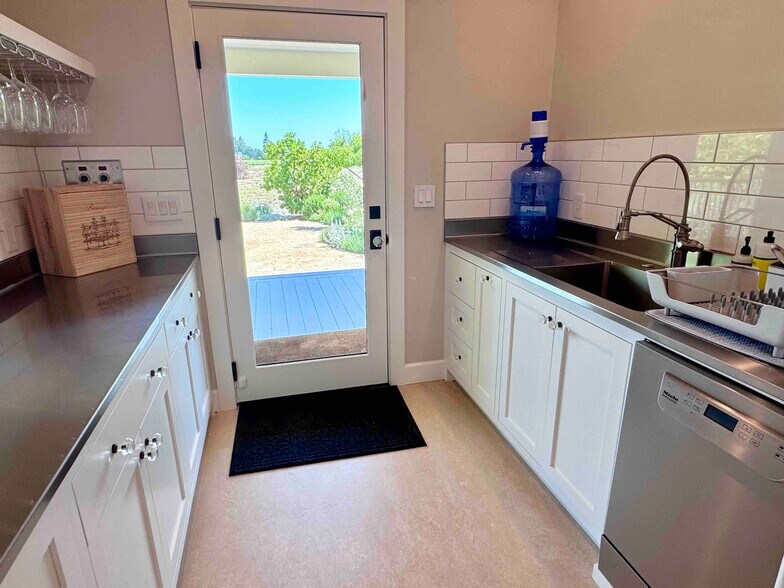 More Photos Of 1555 Skellinger Ln, Napa Coworking Space
