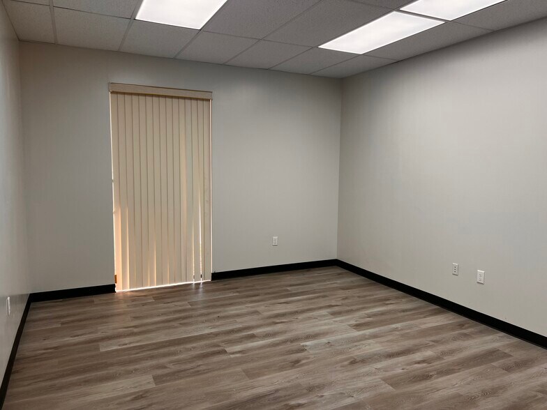 More Photos Of 11950 Alief Clodine Rd, Houston Light Distribution For Lease