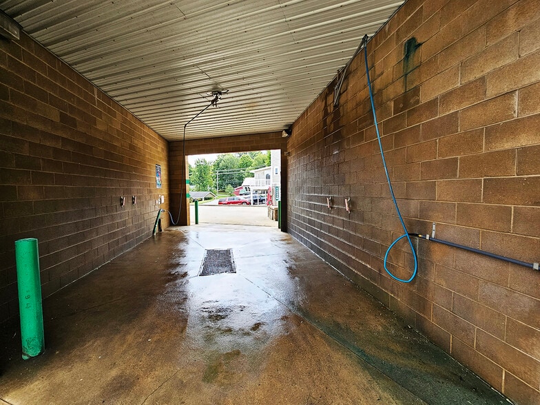 More Photos Of 628 High St, Hillsboro Carwash For Sale